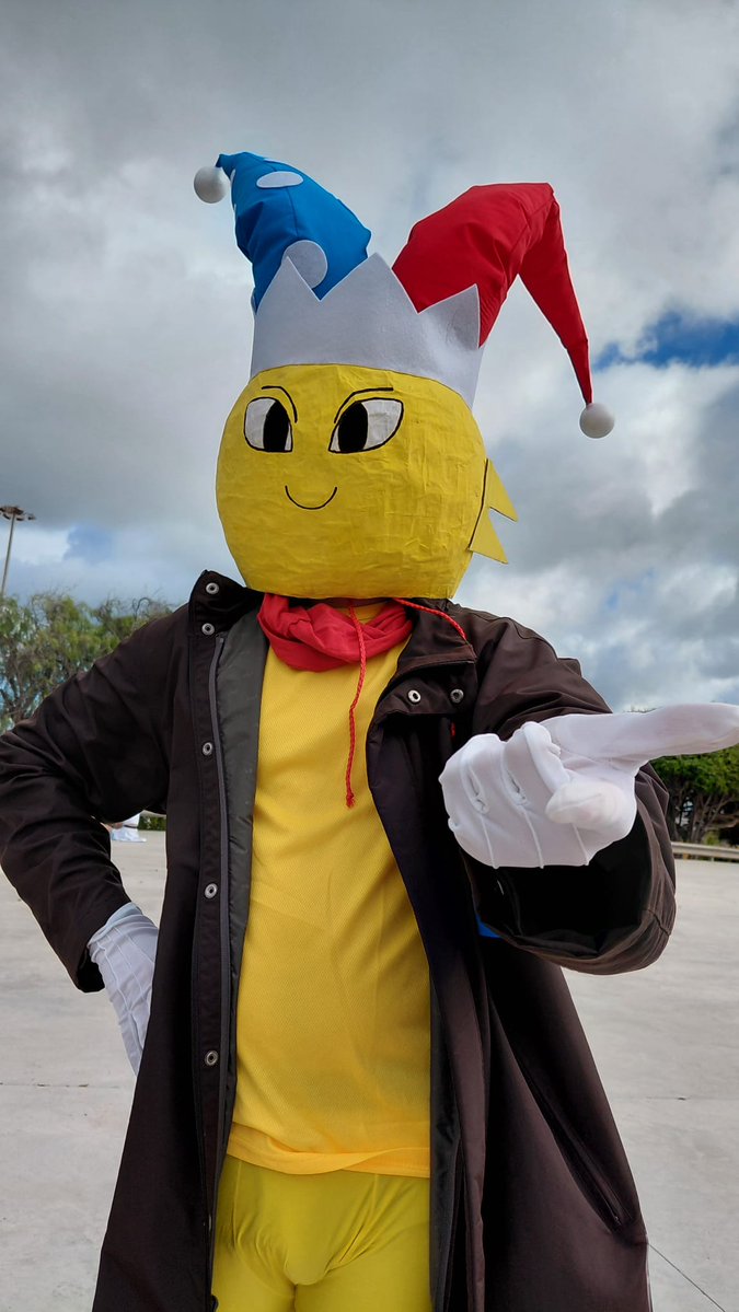 dancaiman05's tweet image. It&apos;s finally here... My Spark the electric jester cosplay! This took quite the effort to put together from my parents, sister and I, but in the end I feel it turned out amazing! A thousand thanks to my family and hope that @LakeFeperd likes it!
#SparkTEJ #SparkTEJ3