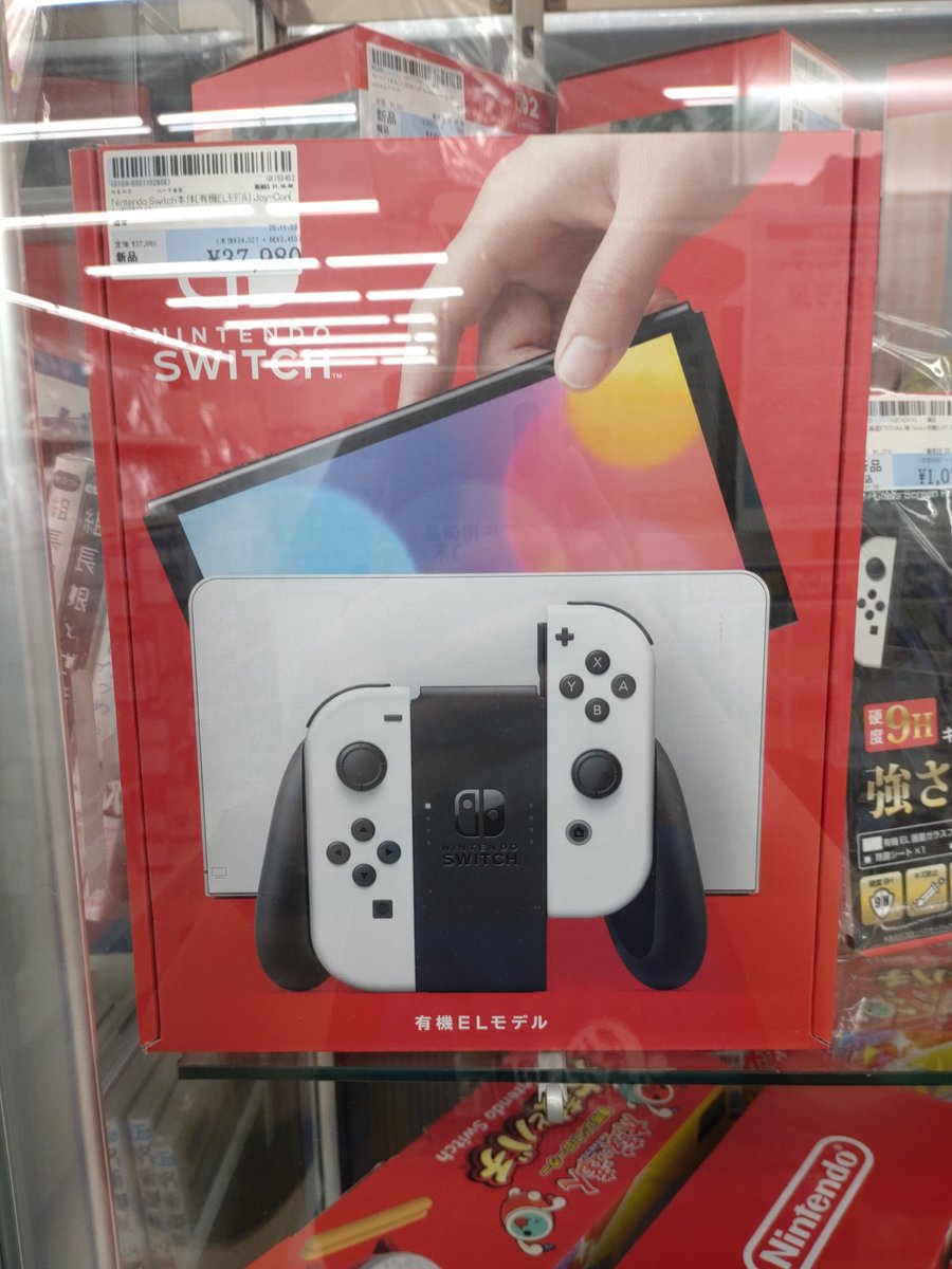 こんばんわ！ブックマーケット利府店です！
新品NINTENDO SWITCH有機ELモデルが入荷致しました！
こちら店内ショーケースにて展示販売しております！
お買い求めの際は是非にて！✨️