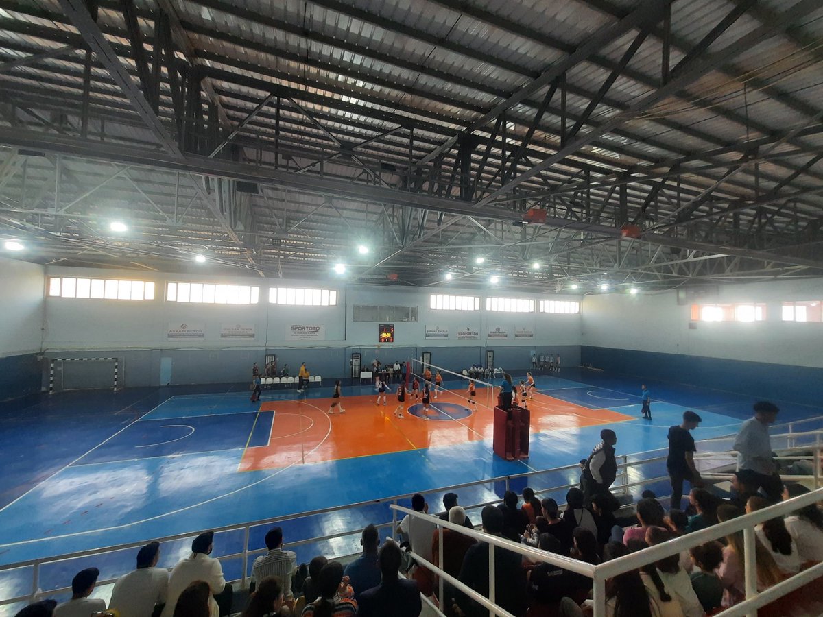 Kaymakamımız Sayın Çağlar PARTAL, TVF Kadınlar 2. Ligi’nde Silopi Gelişim Faaliyetleri ile Malatya Voleybol takımları arasında oynanan karşılaşmayı izledi.