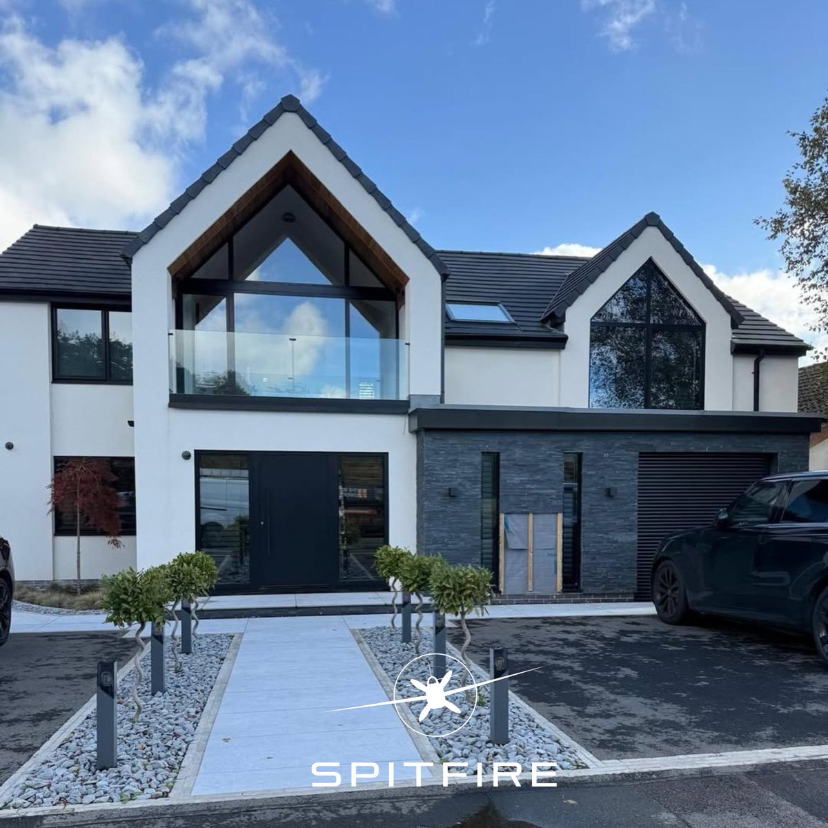 SpitfireDoors's tweet image. Always a pleasure to see our doors enhancing beautiful homes like this one. ✨
Spitfire Doors are crafted to complement exceptional architecture.

🔗 Explore the collection at our website 

#SpitfireDoors