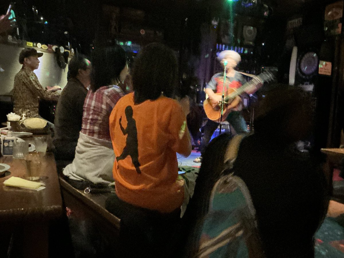 #MUSICLOUNGESAMURAI 

#さとうもとき　さん！！

熱気！！熱気！！！！
めっっっっっっっちゃ盛り上がってます！！
会場が一気にマックスボルテージ！！一つに。

最後の最後はSAMURAIに来なくていいのっ！？！？
#つるまにあ
#つるまにあ2025