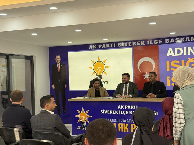 ahmet_bayuk's tweet photo. 📍Siverek

İl Başkanımz @furkankucukk_ ile beraber 
 Siverek İlçe Gençlik Kollarımızın haftalık toplantısına katılım sağladık. Gündem ile ilgili görüşmelerde bulunduk. 

@ramazanacar199 @akgencliksurfa @AKGENCLKSIVEREK https://t.co/OciBEc2bZG