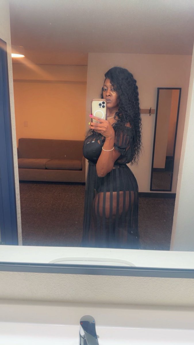 CandiceHardaway's tweet photo. 💋 .. #paypig  #fypviraltwitter  #BLACKwomenwhitemen  #sugadaddy #BlackGirlsAreBeautiful  #muah  #tallgirls  #modeltype https://t.co/D9Z9ilEzxN