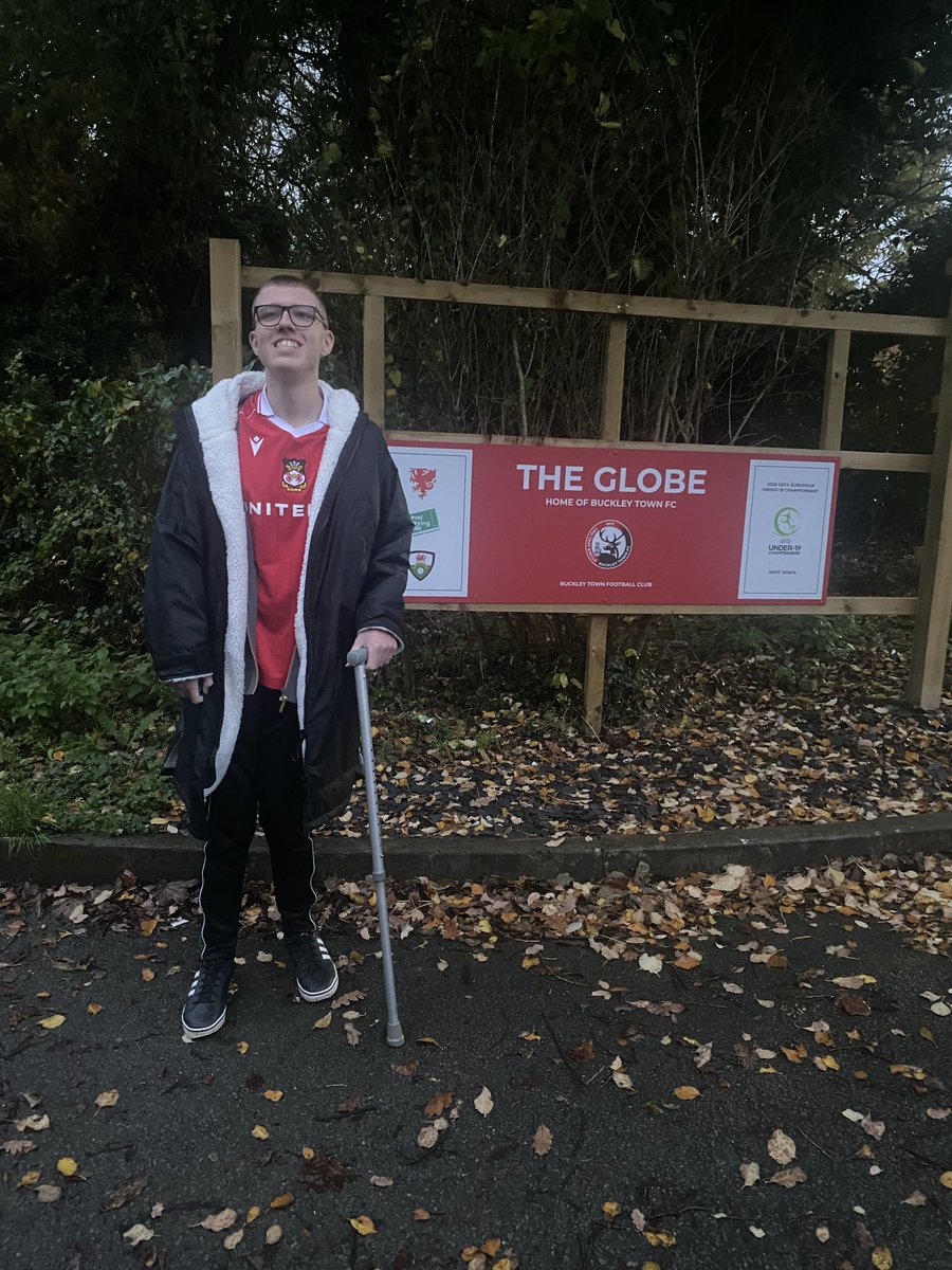 LukeSaunde1572's tweet image. Arrived at The Globe for the cup match, the weather is terrible but that wont stop supporting the girls, come on Wrexham.