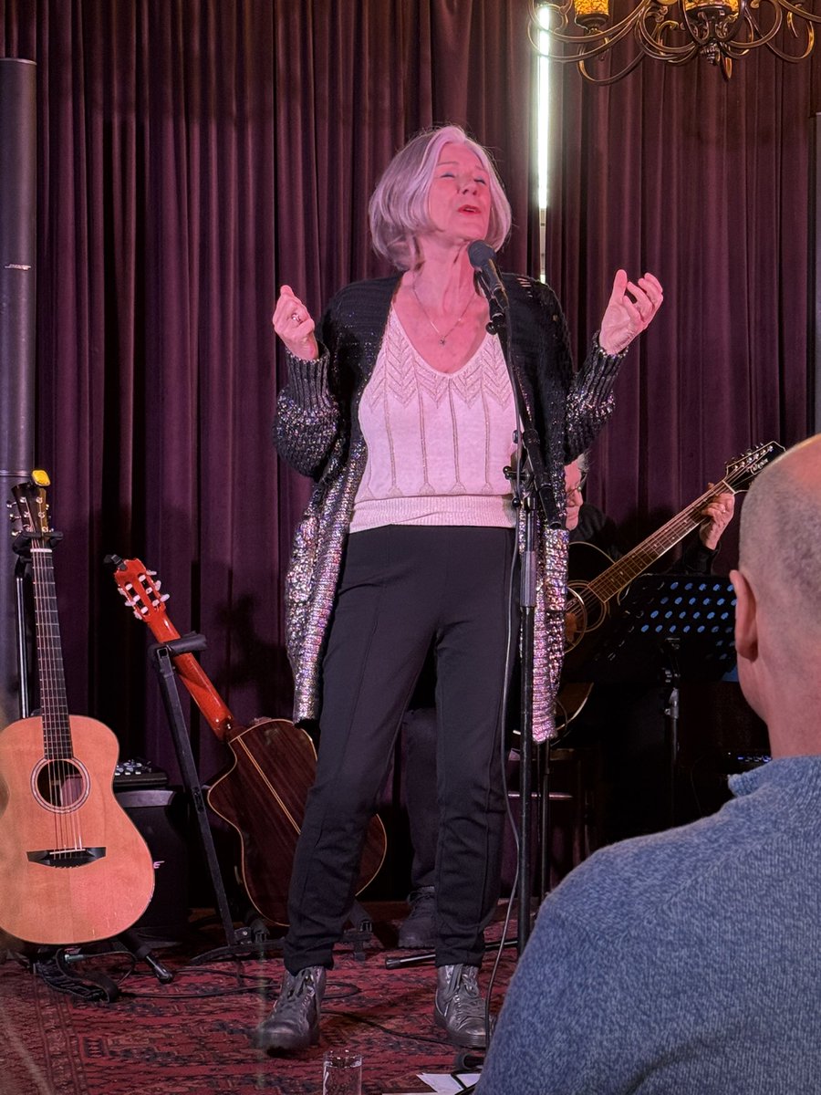 Genoten van <a href="/LKuhr58640/">Lenny Kuhr</a> , sorry <a href="/Kuhr_Bialic/">Daphna Kuhr</a> geen selfie, maar wel vanmiddag!