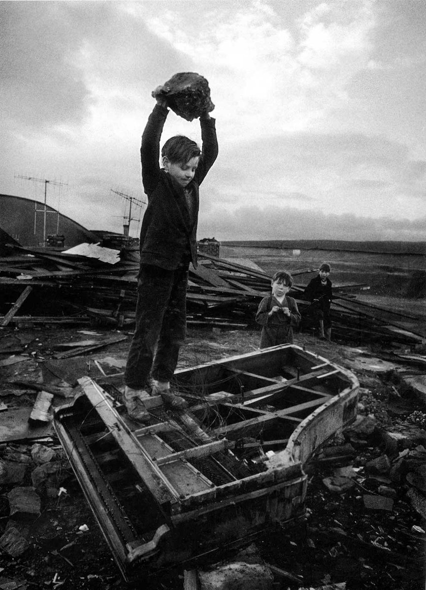 zendalibros's tweet image. “Dichoso el día en que ni la fortuna ni la miseria se hereden”

RAFAEL BARRETT