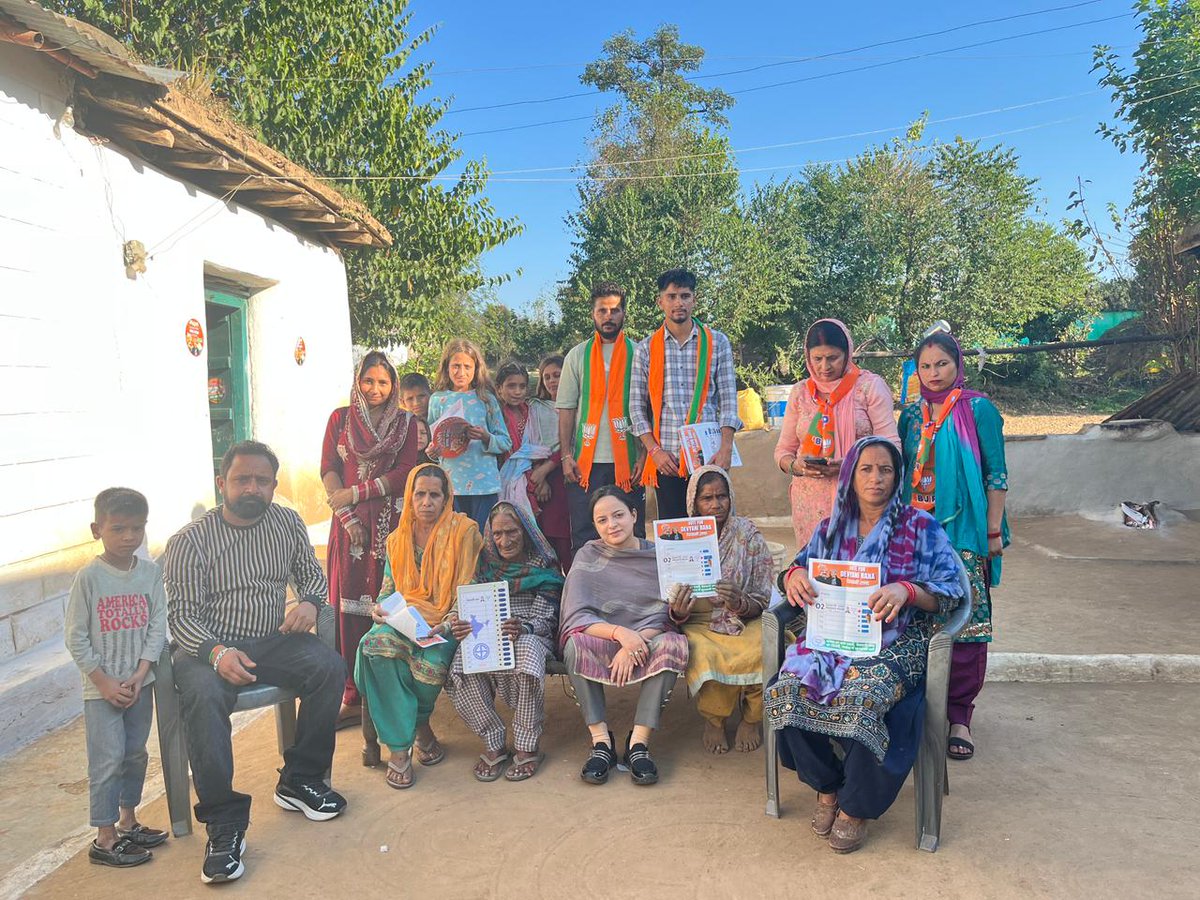 pankajbadgotra's tweet image. आज सुश्री @ShagunParihar_  जी विधायक किश्तवाड़ व  अन्य कार्यकर्ताओं के साथ नगरोटा विधानसभा क्षेत्र के अंतर्गत ब्लॉक डंसाल की पंचायत नागोला में जन संपर्क अभियान चलाया।
@devyanidsrana

#electionmode #compaignmode