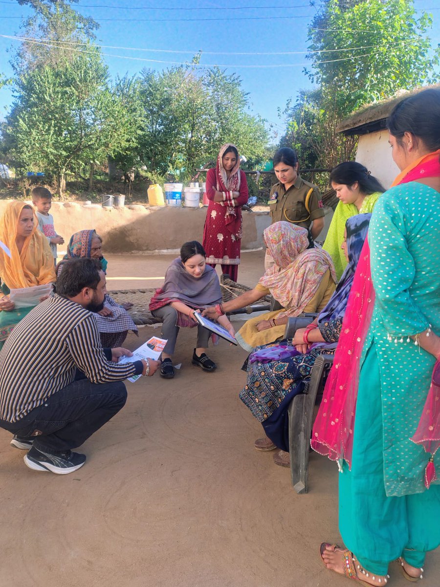 pankajbadgotra's tweet image. आज सुश्री @ShagunParihar_  जी विधायक किश्तवाड़ व  अन्य कार्यकर्ताओं के साथ नगरोटा विधानसभा क्षेत्र के अंतर्गत ब्लॉक डंसाल की पंचायत नागोला में जन संपर्क अभियान चलाया।
@devyanidsrana

#electionmode #compaignmode