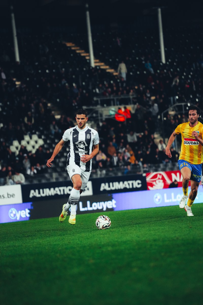 SportCharleroi's tweet image. 🤳🔥

#CHAWES #NapoleonScore ⚫️⚪️