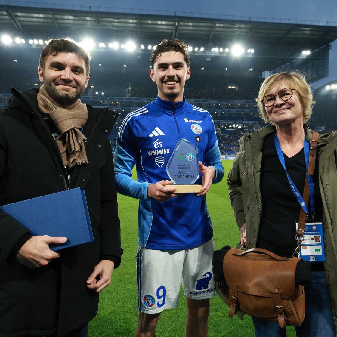 RCSA_English's tweet image. Congratulations Joaquín! 

Joaquín Panichelli was honored as our October Player of the Month before the match!

#RCSALOSC