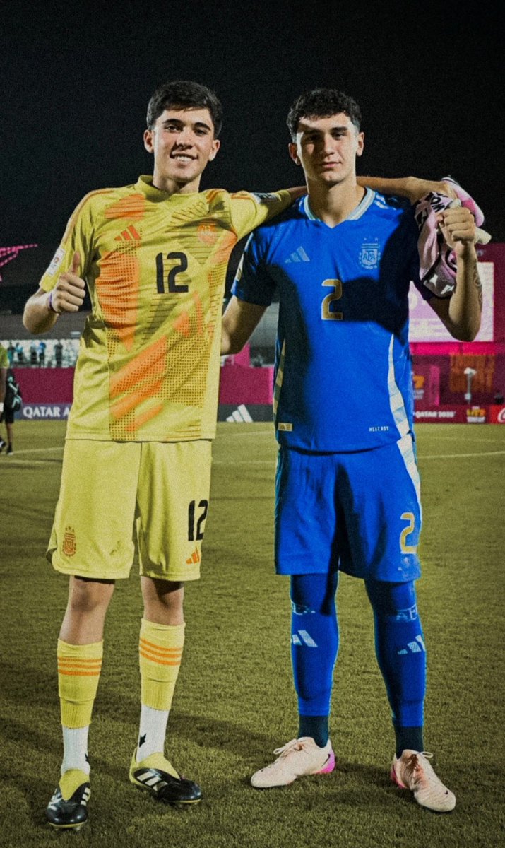 Juan Manuel Centurión fue titular en la victoria por 7 a 0 de la Selección <a href="/Argentina/">🇦🇷 Selección Argentina ⭐⭐⭐</a> Sub 17 frente a Fiyi.

Junto a Fernando Closter, forman parte del equipo que clasificó a la próxima fase del Mundial tras ganar el Grupo D con puntaje ideal.

#OrgulloNacional #TodoRojo 🔴