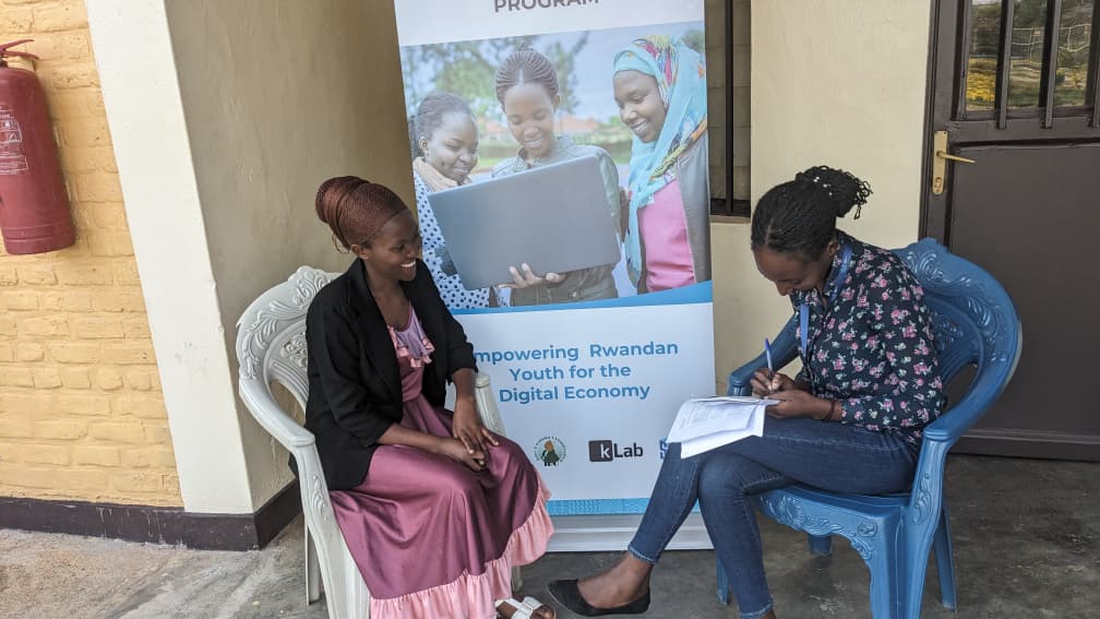 ade1_adella's tweet image. Using the Coaching Funnel Method, we help participants:
* Reflect on challenges 
* Develop their own solutions 
 @DOTRwanda  @MastercardFdn @SOLVIT_AFRICA @Nyamagabe  @klabrw #DSEProgram #DOTRwanda @Youth_Actions