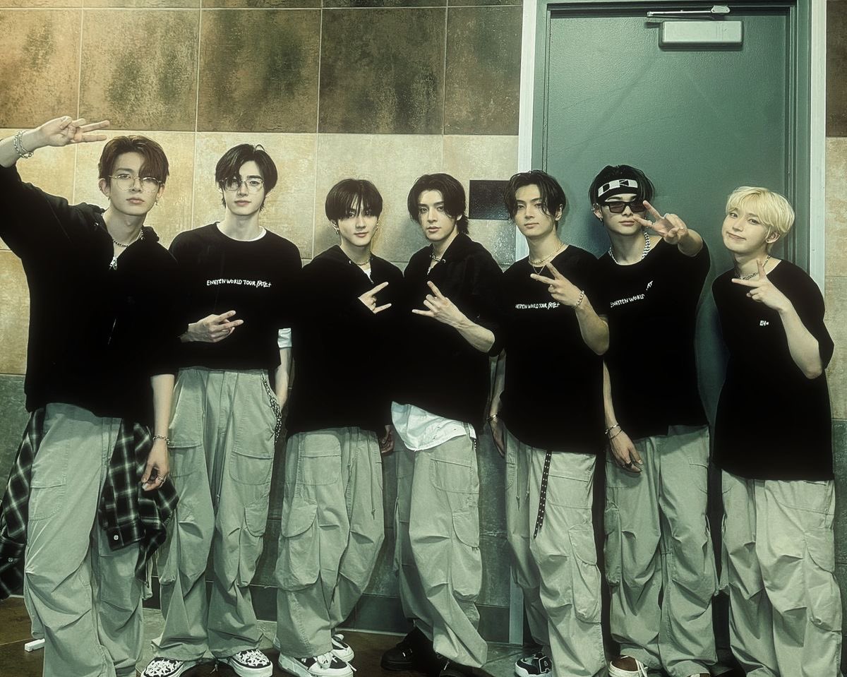 decemberhoon's tweet image. Give #ENHYPEN their Daesang on #2025MAMAVOTE
                          🕯️
               🕯️               🕯️
        🕯️                             🕯️
                   ENHYPEN 
    🕯️          daesang            🕯️
                  winners at          
  🕯️       MAMA2025…