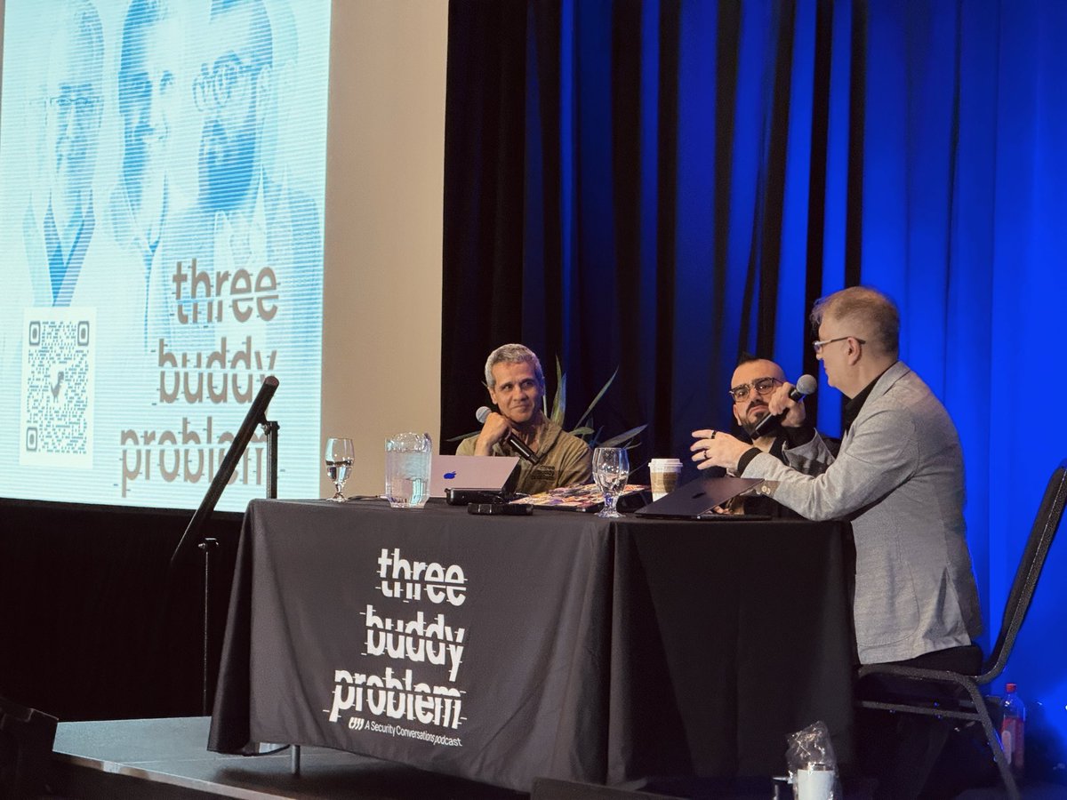 ryanaraine's tweet image. Scenes from a live podcast #threebuddyproblem