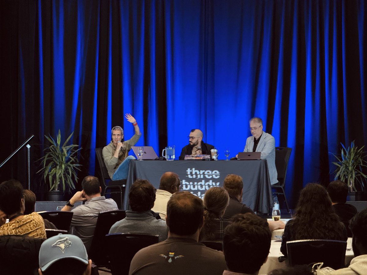 ryanaraine's tweet image. Scenes from a live podcast #threebuddyproblem