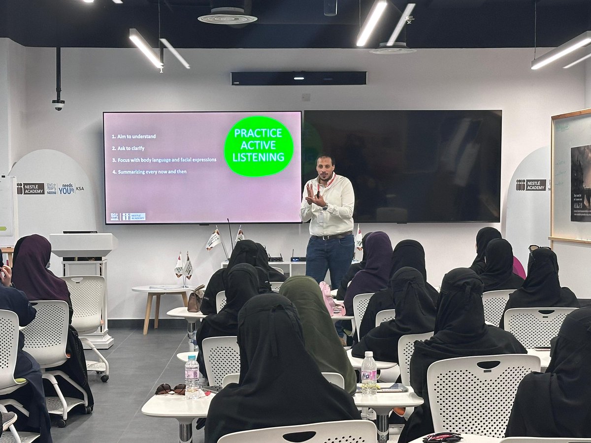 ضمن الأنشطة الميدانية لقسم التغذية الإكلينيكية، قامت طالبات المستوى الرابع بزيارة ميدانية لشركة نستله Nestlé للإطلاع على تطبيقات التغذية الإكلينيكية في بيئة العمل والتعرف على دور أخصائيي التغذية في القطاع الصناعي.