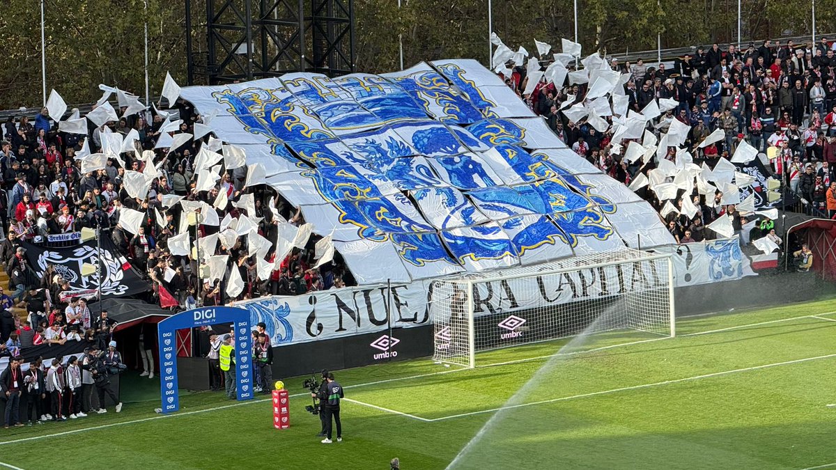 GoldeMichu's tweet image. Podría ser Old Trafford, podría ser Anfield

Pero esto es VALLEKAS y esto es el RAYO!⚡️