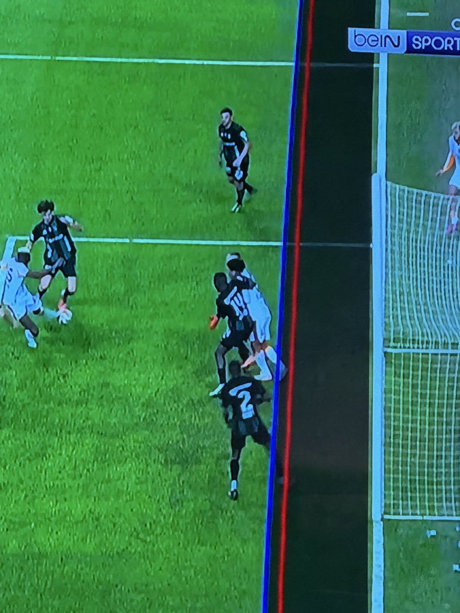 HOW IN THE HELL IS THE OFFSIDE 🤯🤯!
TURKISH REFEREES ARE THE WORST!
IM PISSED!! WOWWW