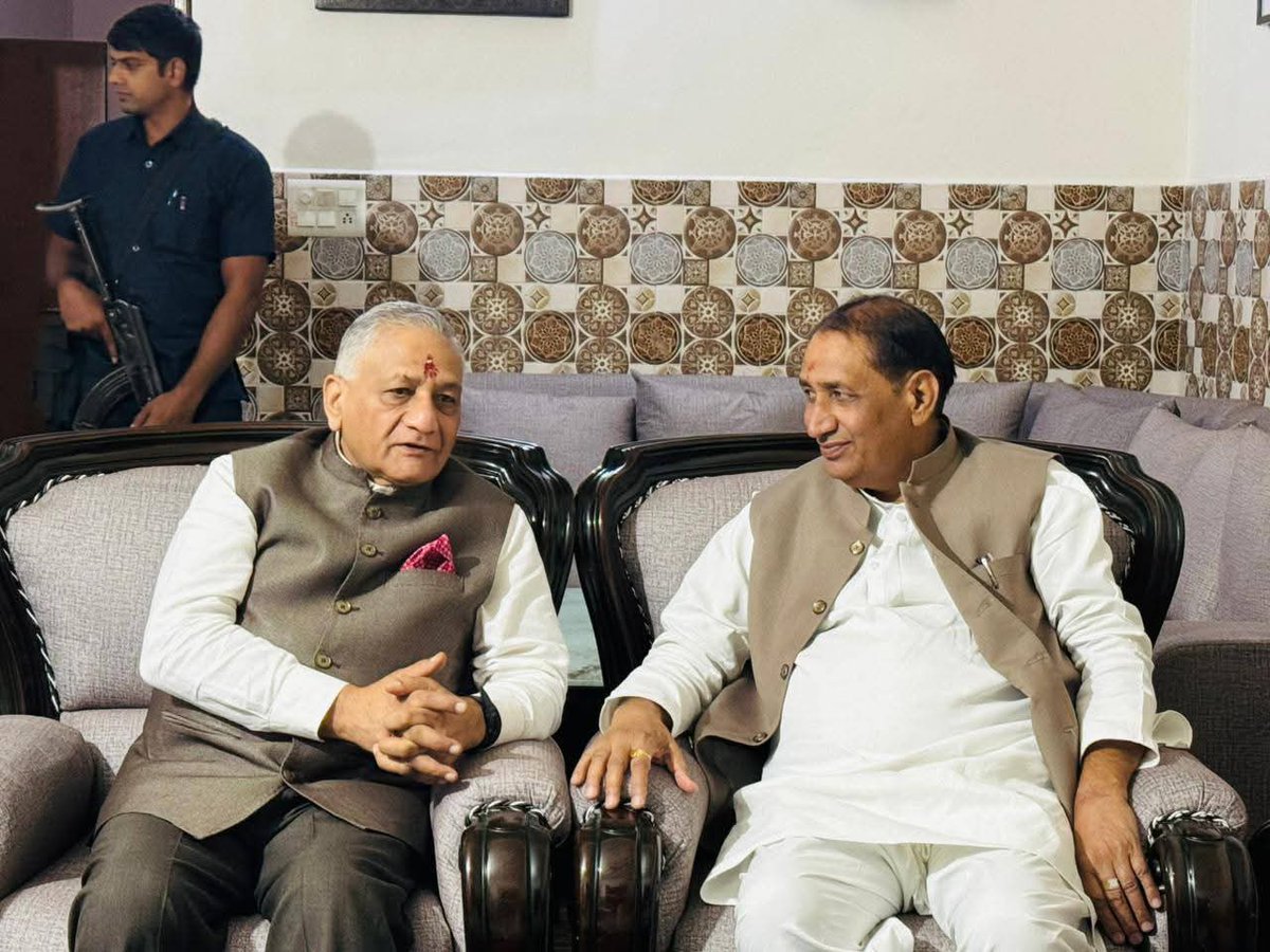 आज दादरी आगमन पर पूर्व सेना अध्यक्ष, पूर्व केंद्रीय मंत्री एवं मिजोरम के राज्यपाल माननीय जनरल (सेवानिवृत्त) <a href="/Gen_VKSingh/">Gen VK Singh</a> जी का हार्दिक स्वागत किया। उनका आगमन हम सभी के लिए गर्व और प्रेरणा का क्षण रहा।

 जनरल वी.के. सिंह जी का समर्पण, नेतृत्व और राष्ट्र सेवा हम सबके लिए अनुकरणीय