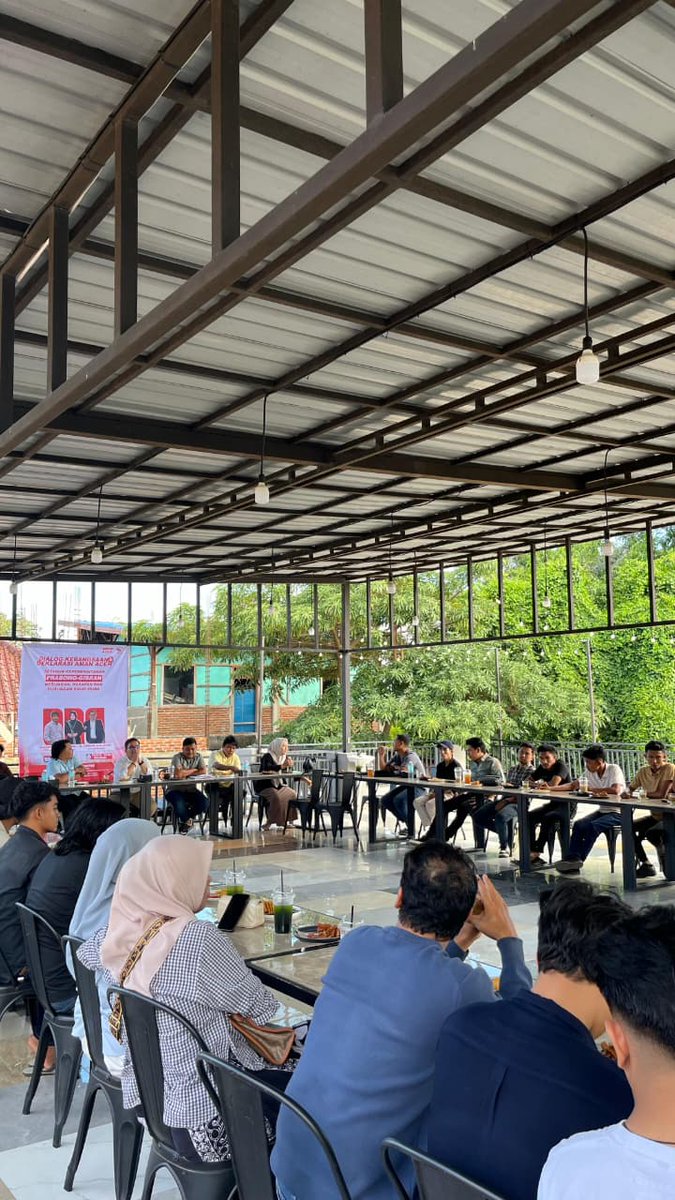 MoveForwardYoo's tweet photo. Dialog Kebangsaan Aliansi Mahasiswa Nusantara (AMAN) Aceh menjadi ruang temu gagasan kaum muda untuk mengevaluasi setahun pemerintahan, menyuarakan harapan, dan memperkuat peran pemuda dalam pembangunan Aceh
#DialogKebangsaan #PemudaUntukIndonesia https://t.co/QRQxUMbaR2