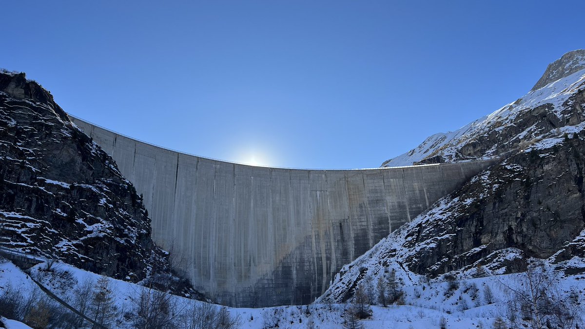 mmoret2's tweet photo. #valaiswallis #grimentz #moiry https://t.co/6HuIrZZIf0