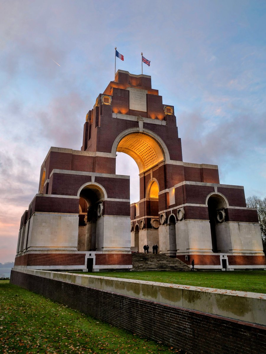 CWGC's tweet image. The Thiepval Memorial to the Missing lit up this Remembrance Sunday.