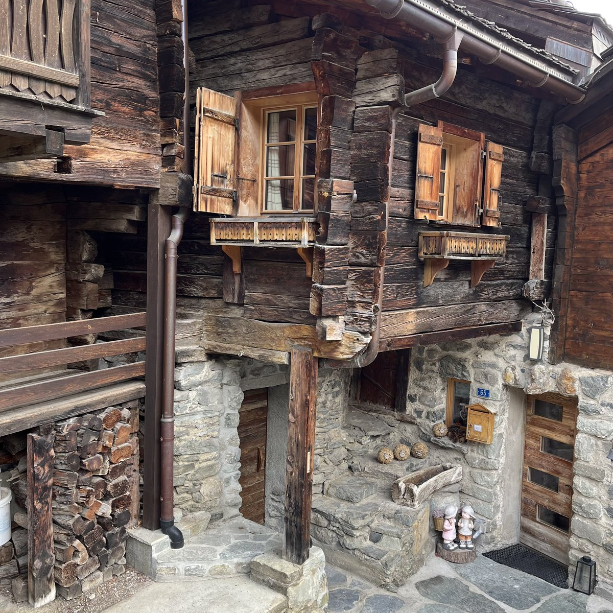 mmoret2's tweet photo. #valaiswallis #grimentz #village https://t.co/FCMRUwsZCA
