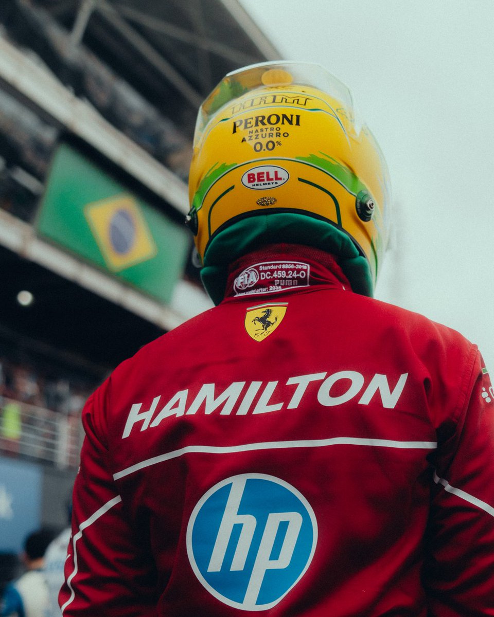 ScuderiaFerrari's tweet photo. Flying the flag 🤝 https://t.co/Xziq6Pckzr