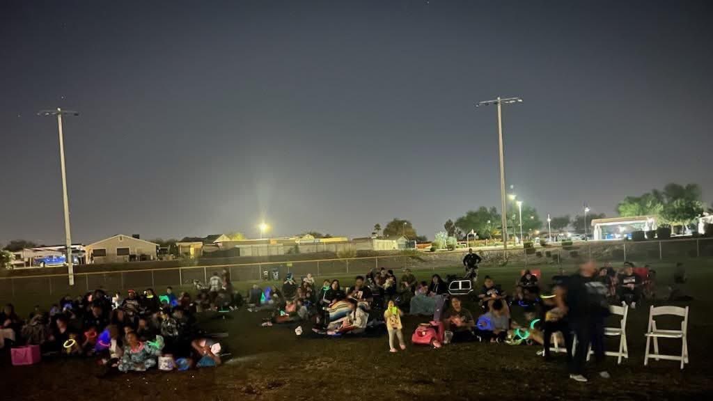 Melton_D4's tweet photo. Our 1st Movie Night at BiCentennial Park on a perfect evening in the OTS!  Special thanks the Stakeholders Committee, @Surprise_PD, and HSCV for pulling this together. Grateful for the support of @MayorSartor. Bringing our community together is what it’s all about! ❤️🥳 https://t.co/ChWDQ8Yroz