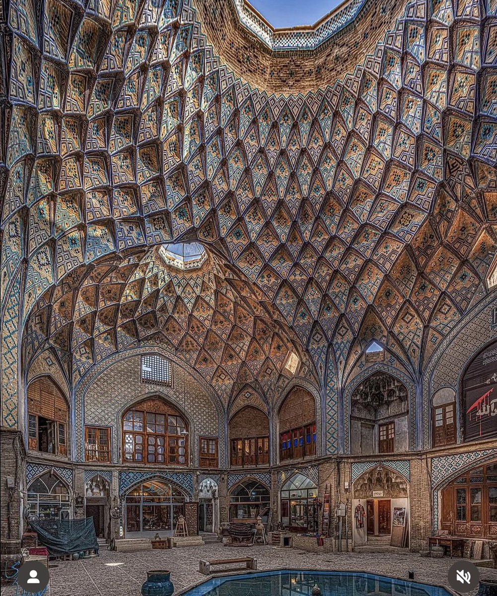 NiohBerg's tweet photo. Here from the Grand Bazaar in Kashan.

You can find Persian architecture all across Iran in all kinds of buildings, regardless of their purpose. This is why it's nonsense to credit islam with this building method. https://t.co/XMmuliUSiB