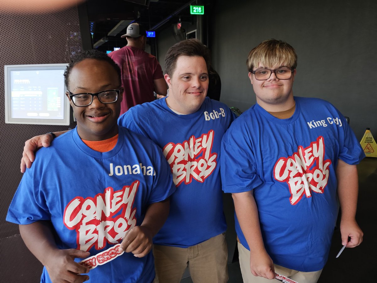 The Coney Bros squad down in Florida rocking their all new gear. Good Work guys!! 
#ConeyBros #Florida #New