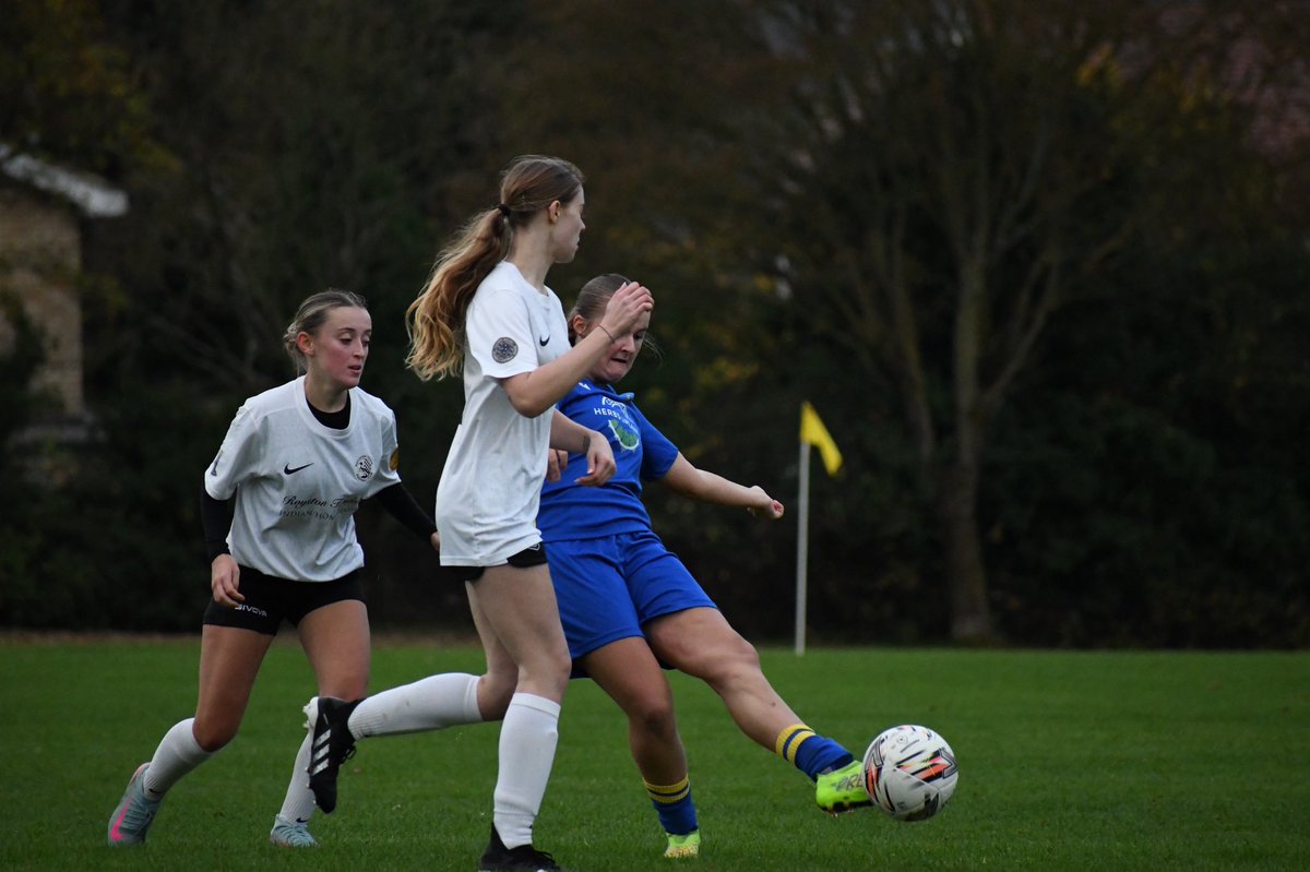 Second half pics📸 

📸: <a href="/KeiraThurston/">Keira Thurston Photography</a> 

#upthetulips #spaldingunitedwomen #spaldingunited