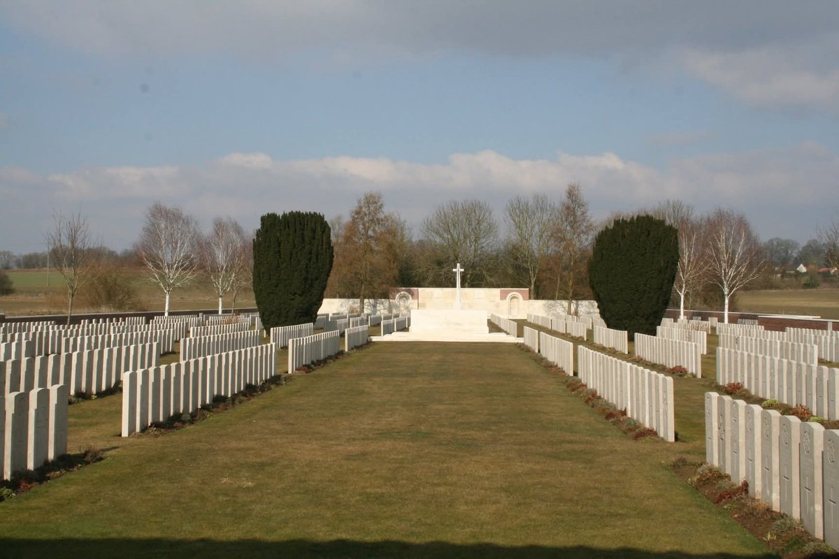 handsofmagic's tweet image. ❤️Lest We Forget❤️
Patrick Joseph Lawlor died 27th Sep 1918 aged 29. Buried Grevillers British Cemetery, France. Guardsman 1st Battalion Irish Guards.
Son of Michael &amp;amp; Margaret Lawlor of Ballinlough, Ballyroan, Ireland, &amp;amp; husband of Mary Agnes in Hereford. 
My great-great-uncle.