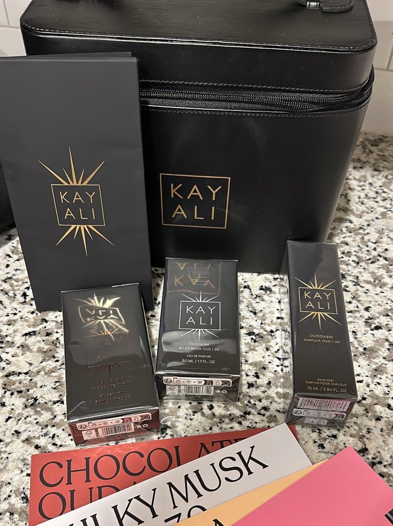Kayali keeps something new! Mona sent me their new OUD set, interested to see what these smell like 👀