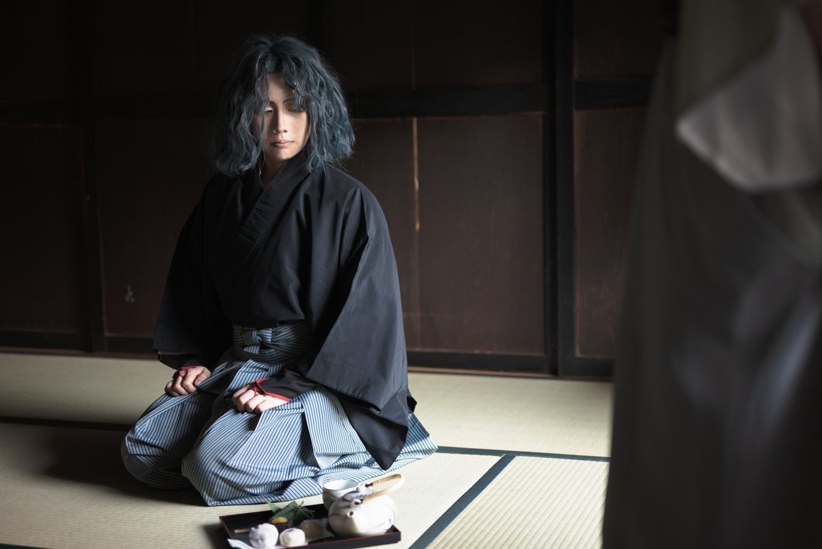 【Cosplay】FGO/99%の妄想と1%の真実
十四、謝
開いた戸に手をかける
「菓子、ありがとう。食べられなくてすまないね」
戸が滑る
光は徐々に閉ざされていった

#超大河ドラマKAMO鍋部
斎藤:きょんさん(<a href="/kyonco424/">きょん💎🌾　11/16ぐだプチ東5ニ24ab KAMO鍋部</a>  )
撮影:あぶさん(<a href="/abura0518/">あぶ</a> )