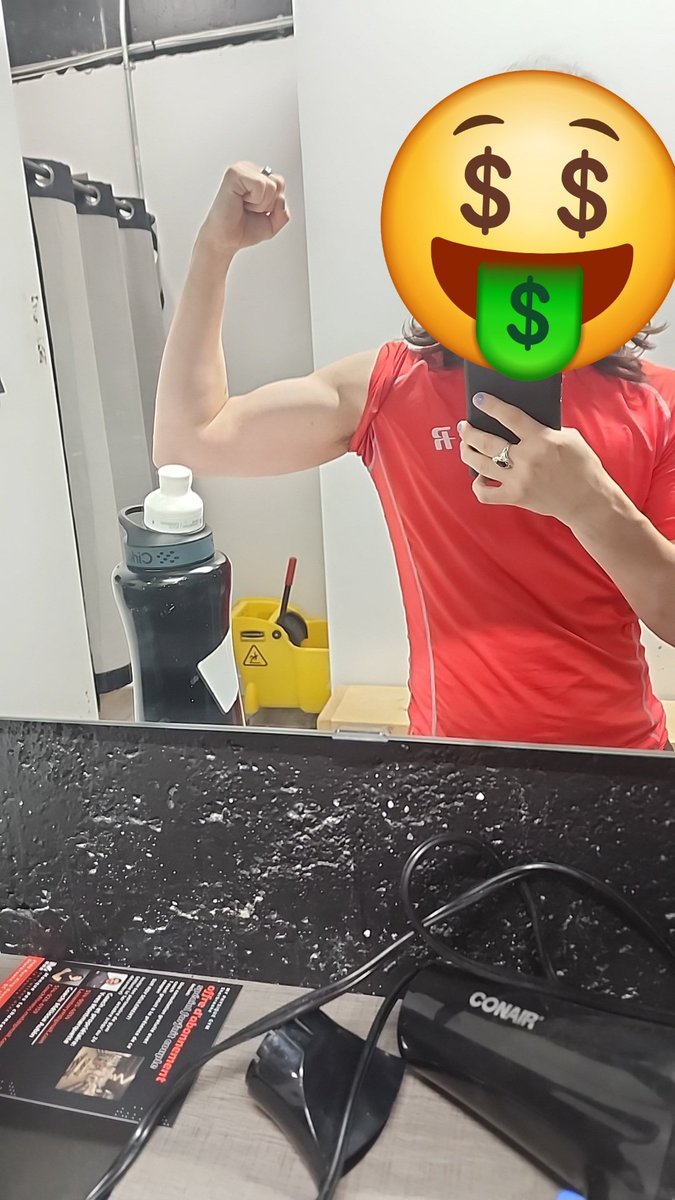 findomMasterSP's tweet photo. Gym membership need to be pay. So kneel , go to my throne  and pay it
 Like the good boy you are.
https://t.co/gZ59aGu2pG
#BornToBeWorshipped,#cashmaster,#findom,#alphaworship https://t.co/UvEQ8icuHi