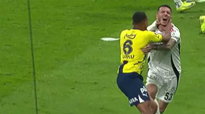 Knk emirhanın boğazını sizde sıktınız amk