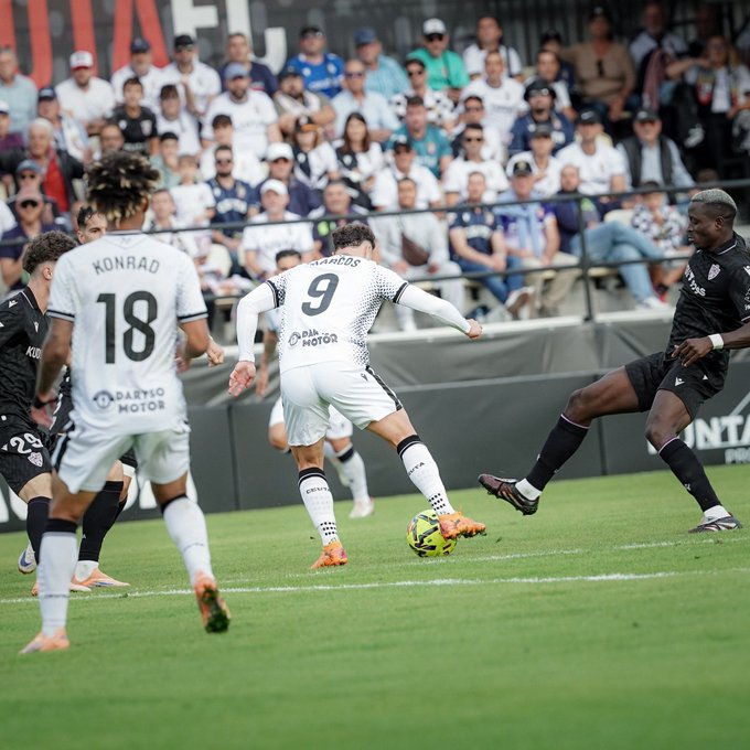 tjcope's tweet image. 🚨 ÚLTIMA HORA | Informa @fjbautista

🏥 Ha fallecido un aficionado del @ADCeuta_FC que estaba en la grada del Ceuta-Almería

➡️El partido se detuvo unos minutos en la primera parte para su atención

🖤 DEP