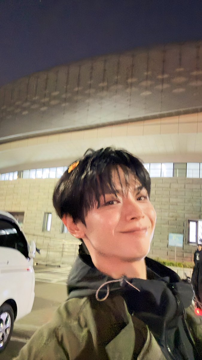 _모먼트 tweet media