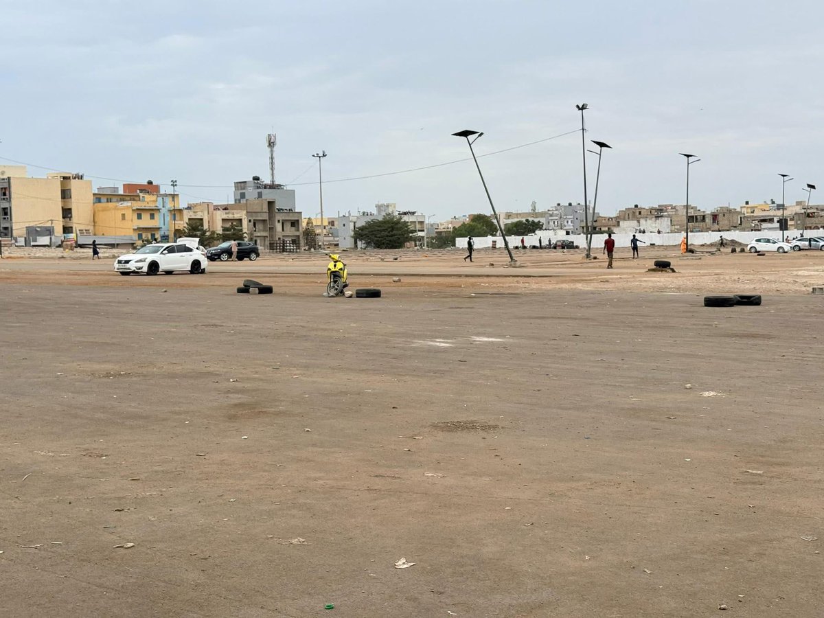 #TeraMeeting: Suivant les instructions du Président du parti, Ousmane SONKO, les militants et sympathisants ont nettoyé ce dimanche, l’esplanade du parking et les alentours du stade Léopold Sedar Senghor, lieu du Grand rassemblement des Patriotes.