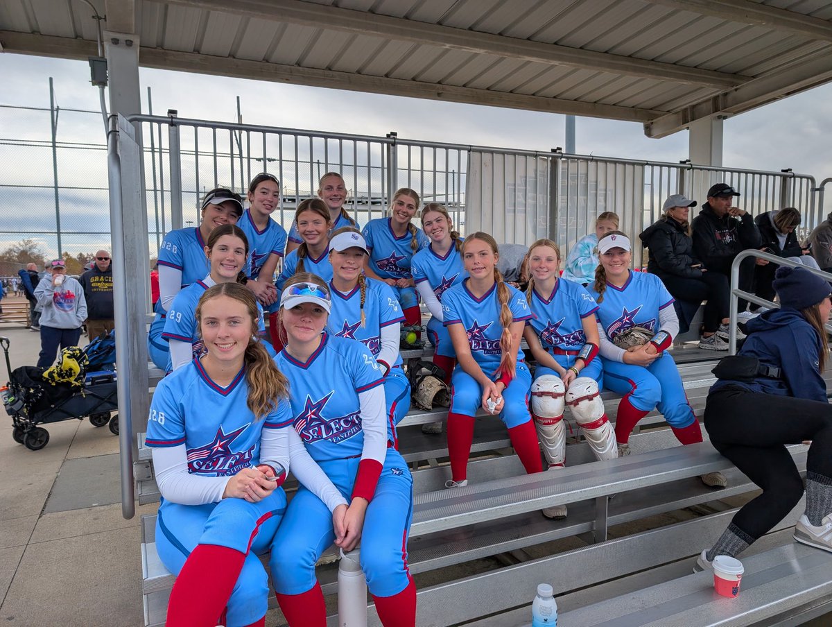 SelectFP_Backs's tweet image. Fall season has come to an end. Great group of athletes to coach and looking forward to using the time off these ladies have to get better and prepared for 2026!