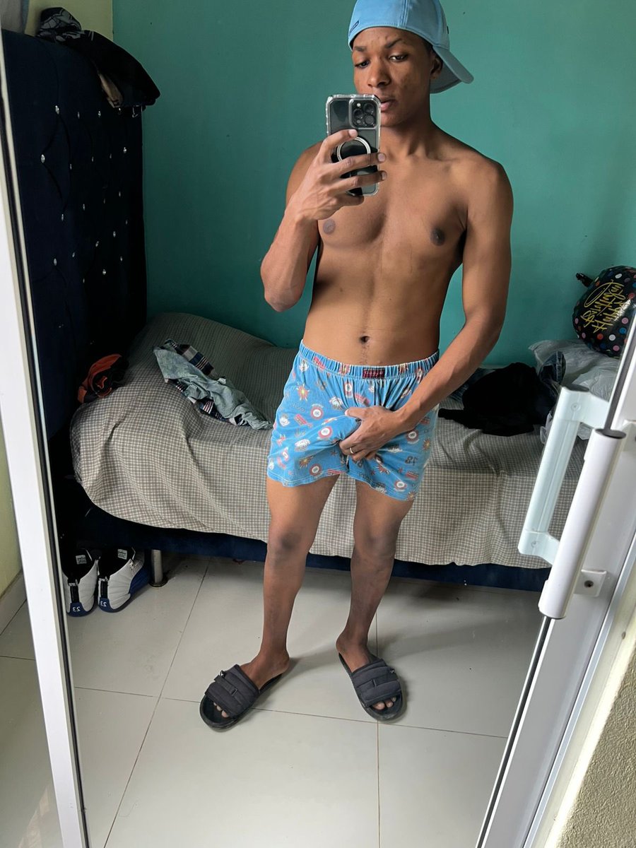 jimmy___01's tweet photo. Te lo tragaría entero tu 🍆 https://t.co/4BtxnhrTbT