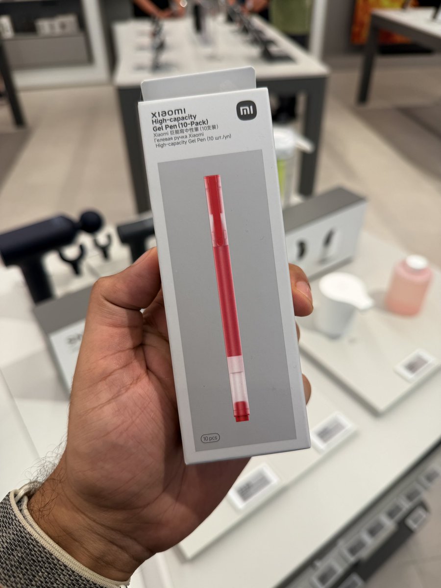 Proof that sometimes a gel pen alone can spark conversations worth millions of views 😁