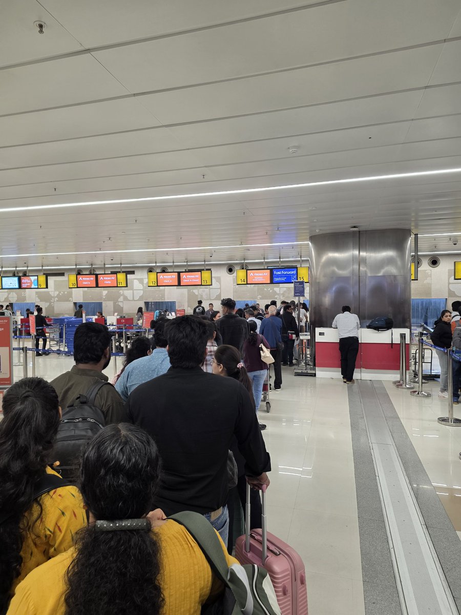 Paid for Indigo Fast Forward from Pune to Hyderabad and was met with a mammoth, painfully slow queue. <a href="/IndiGo6E/">IndiGo</a> you need to get it together.