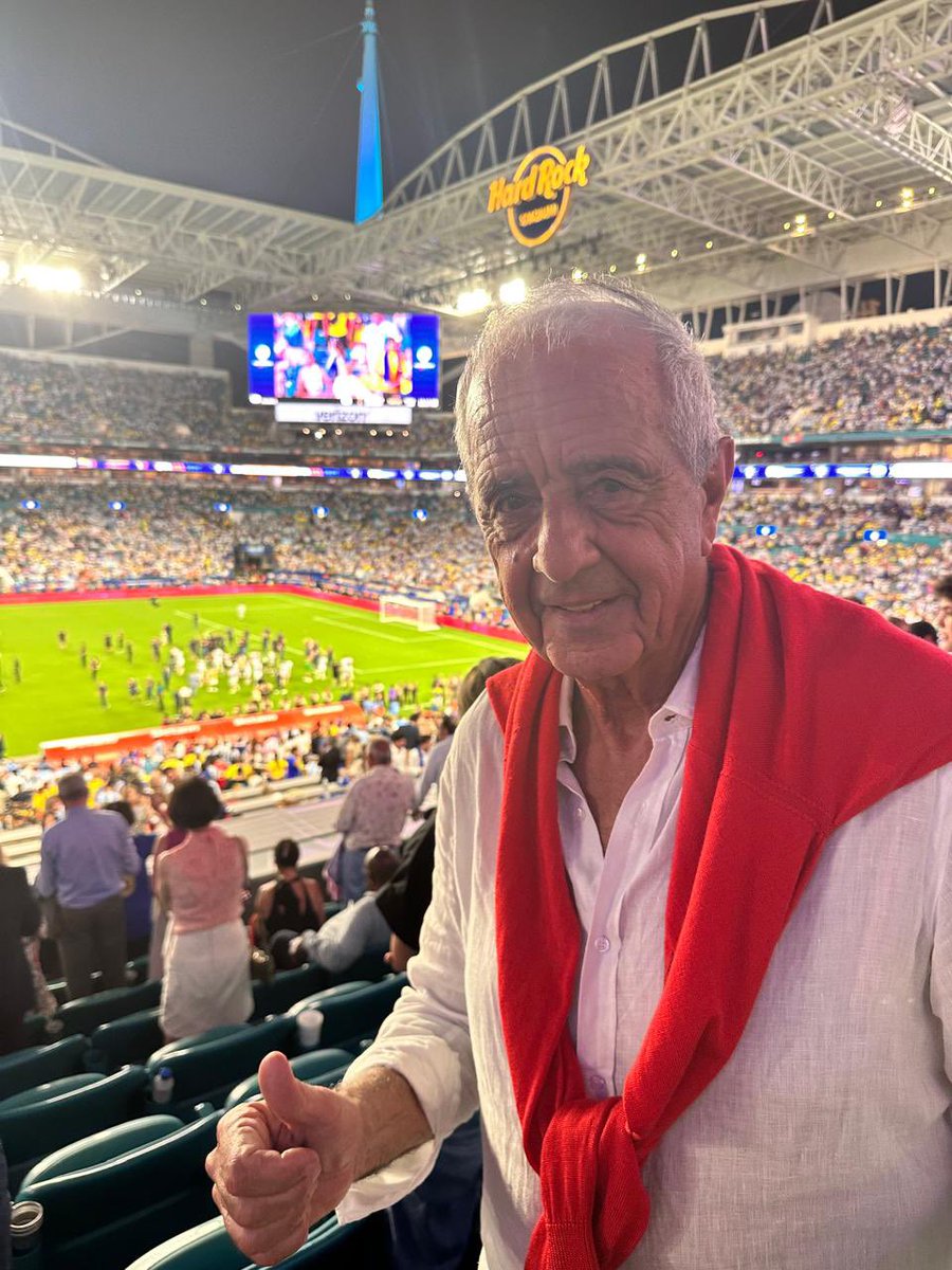 MG y RT al suéter rojo de D'Onofrio si querés que hoy River salga victorioso.

🔴🔴🔴