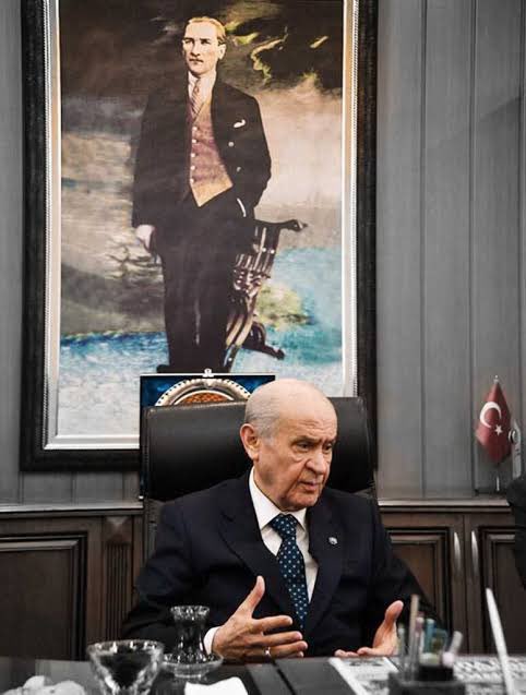 “Bizim çizgimiz, ‘Hayatta yegane fahrim, servetim Türklük’ten başka bir şey değildir.’ sözünü tarihin boynuna madalya gibi asan Gazi Mustafa Kemal Atatürk’ün çizgisidir.”

Liderimiz Sayın Devlet Bahçeli