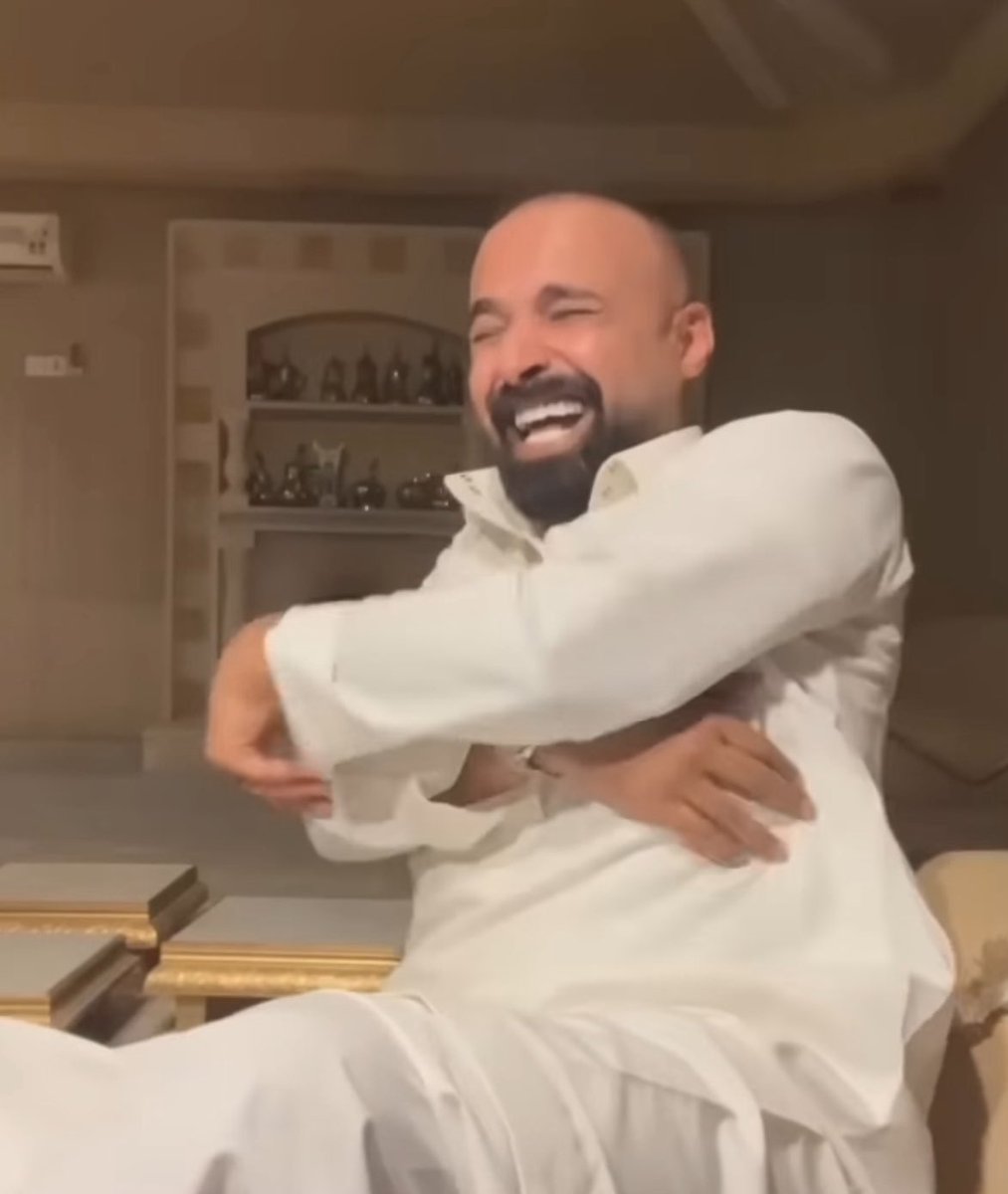 Me in social media          Me in real life