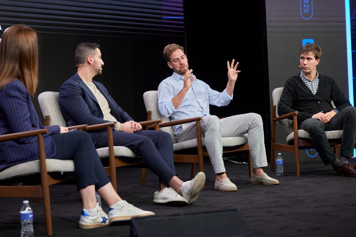 Back in Zürich after an incredible week at <a href="/chainlink/">Chainlink</a>'s #SmartCon - and what a conference it was.

SmartCon == substance.

This year made it clearer than ever that the convergence of TradFi and DeFi isn’t a distant vision anymore - it’s happening in real time, with real products,