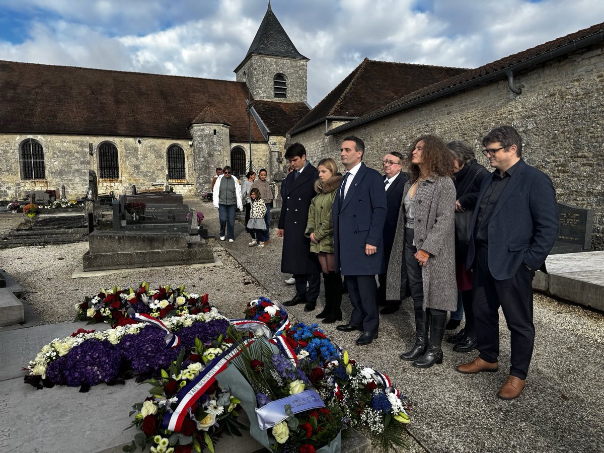f_philippot's tweet image. Sur la tombe du général de Gaulle : hommage à l’homme de la France libre !

Frexit grandeur et indépendance nationale 🇫🇷
Un héritage plus actuel que jamais ! 

Dehors les traîtres, vive le général !