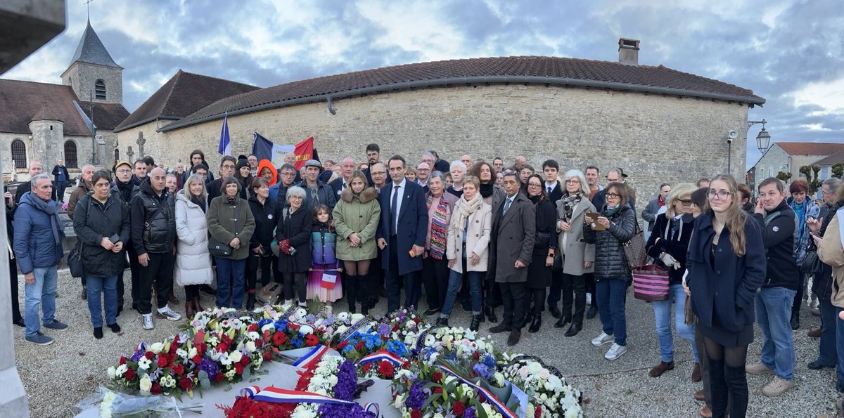 f_philippot's tweet image. Sur la tombe du général de Gaulle : hommage à l’homme de la France libre !

Frexit grandeur et indépendance nationale 🇫🇷
Un héritage plus actuel que jamais ! 

Dehors les traîtres, vive le général !